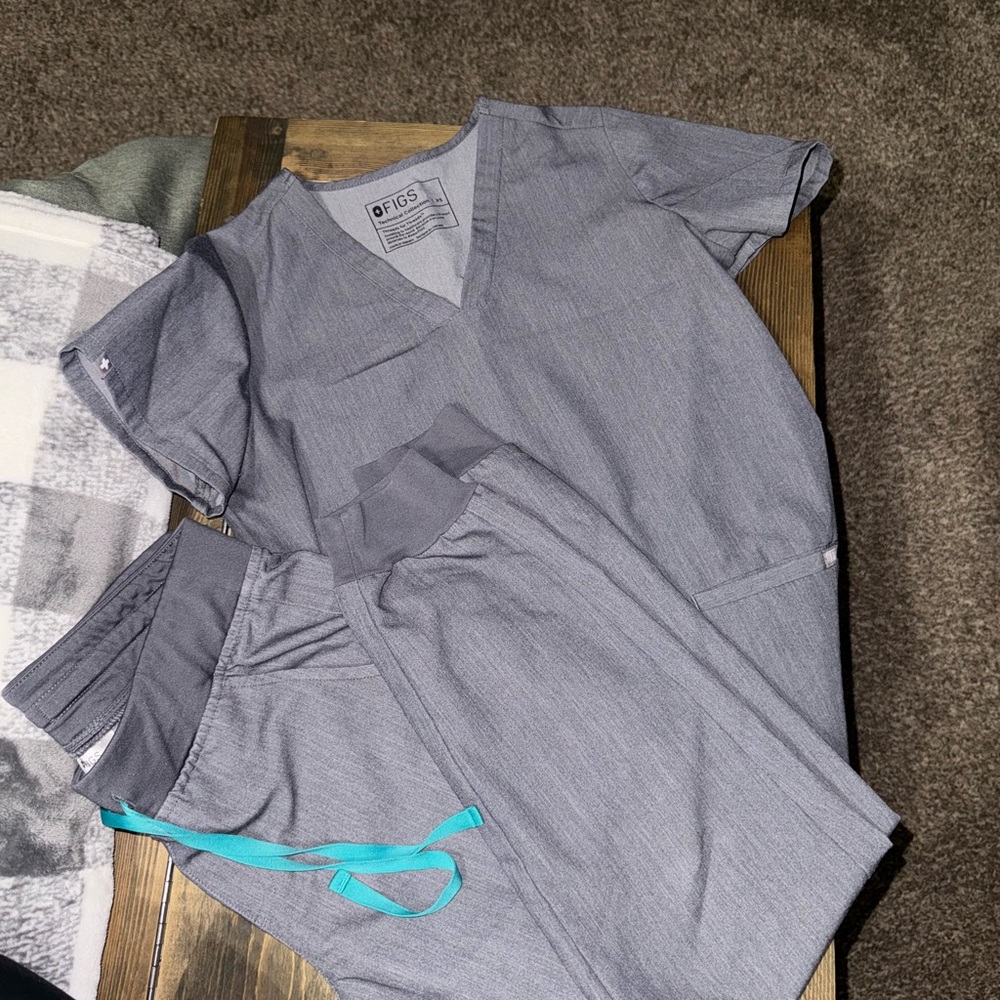 FIGS Gray Scrub Set
